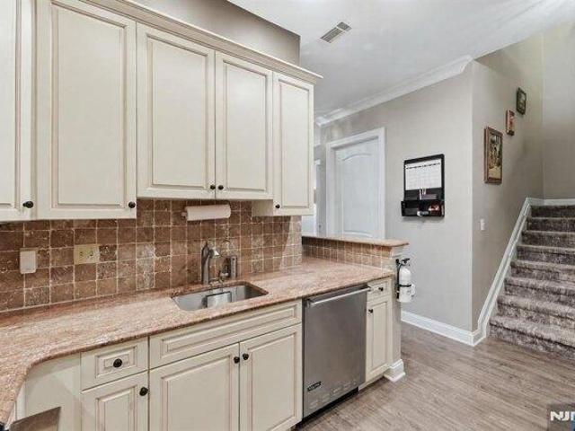 condo with 2 bedroom, Tenafly NJ ES105633058
