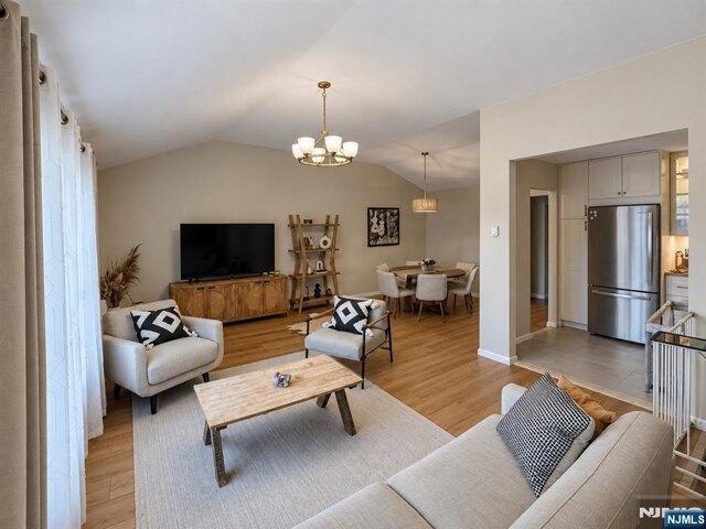condo with 2 bedroom, Teaneck NJ ES105652414