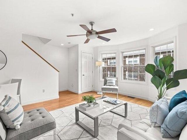 condo with 2 bedroom, Waltham MA ES105366076