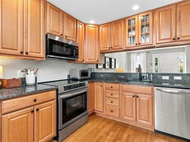 condo with 2 bedroom, Waltham MA ES105387395