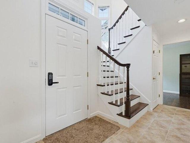condo with 2 bedroom, Waltham MA ES105513458