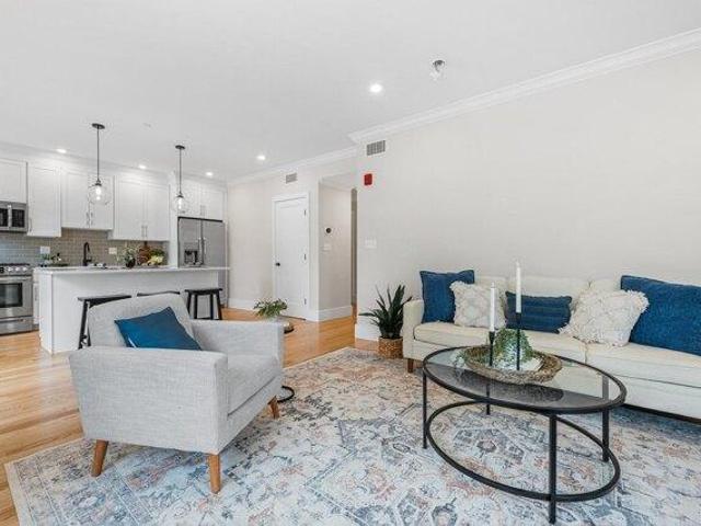 condo with 2 bedroom, Waltham MA ES105551470