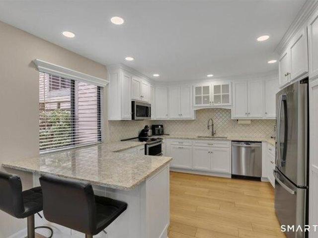 condo with 2 bedroom, Wallingford CT ES105440613