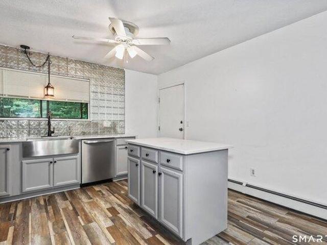condo with 2 bedroom, Waterbury CT ES105427596