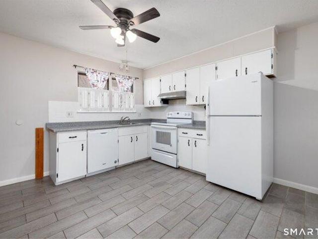 condo with 2 bedroom, Waterbury CT ES105439017