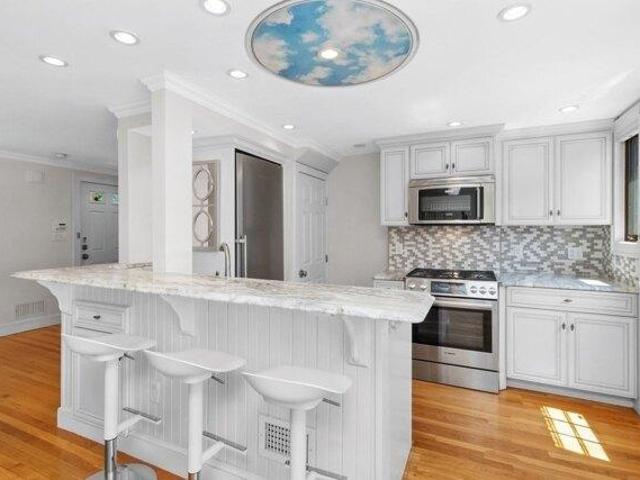 condo with 2 bedroom, Watertown MA ES105632528