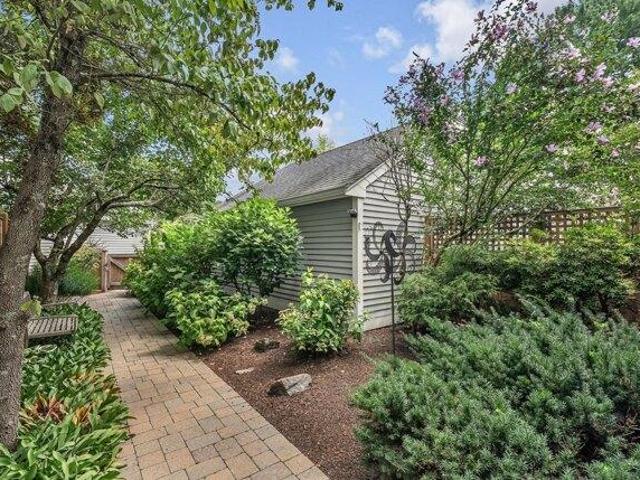 condo with 2 bedroom, Wayland MA ES105512361