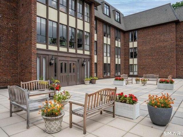 condo with 2 bedroom, West Hartford CT ES104445541