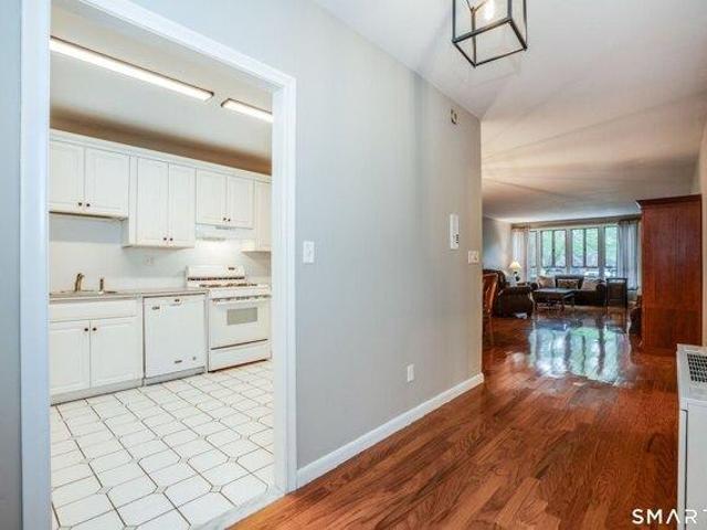 condo with 2 bedroom, West Hartford CT ES104608677