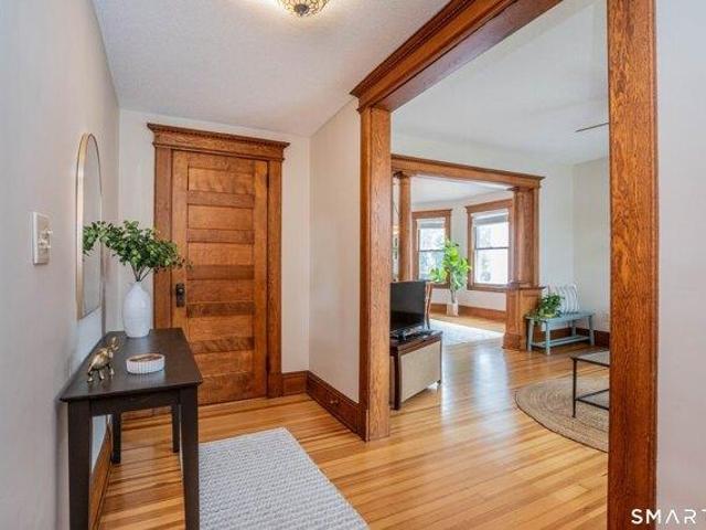 condo with 2 bedroom, West Hartford CT ES105315614