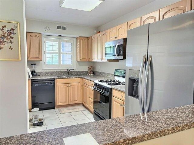 condo with 2 bedroom, West Warwick RI ES105591274