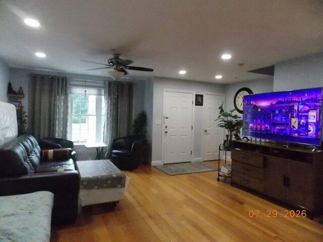 condo with 2 bedroom, Whitman MA ES105385424