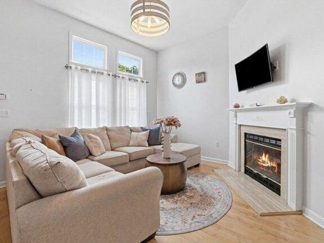 condo with 2 bedroom, Whitman MA ES105401877