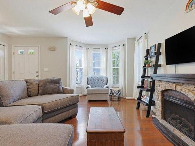 condo with 2 bedroom, Whitman MA ES105557288