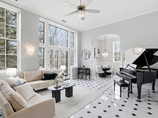 condo with 2 bedroom, Winchester MA ES105535776