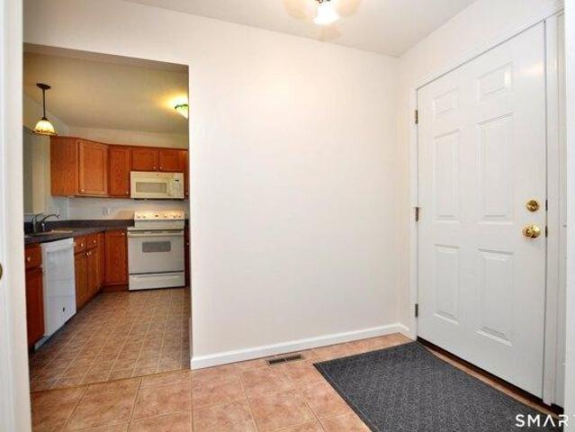 condo with 2 bedroom, Windsor CT ES105275353