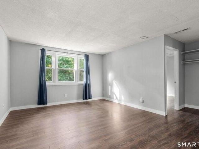 condo with 2 bedroom, Windsor Locks CT ES105629904