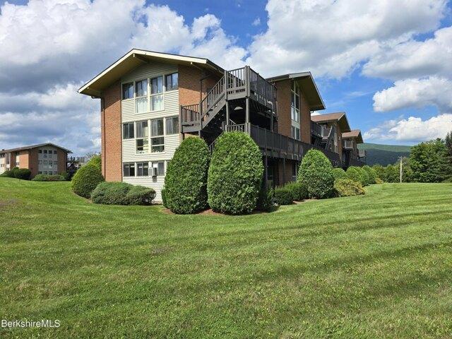 condo with 2 bedroom, Williamstown MA ES105315984