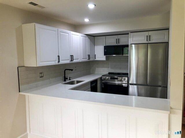 condo with 2 bedroom, Woodbury CT ES105442300
