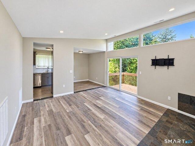 condo with 2 bedroom, Woodbury CT ES105425594