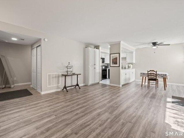 condo with 2 bedroom, Woodbury CT ES105549194