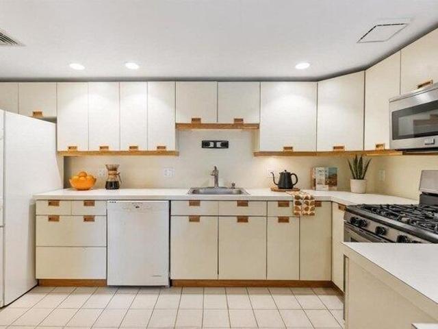 condo with 2 bedroom, Woburn MA ES105513553
