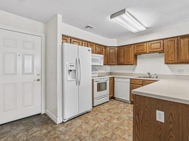 condo with 2 bedroom, Amherst MA ES105330505