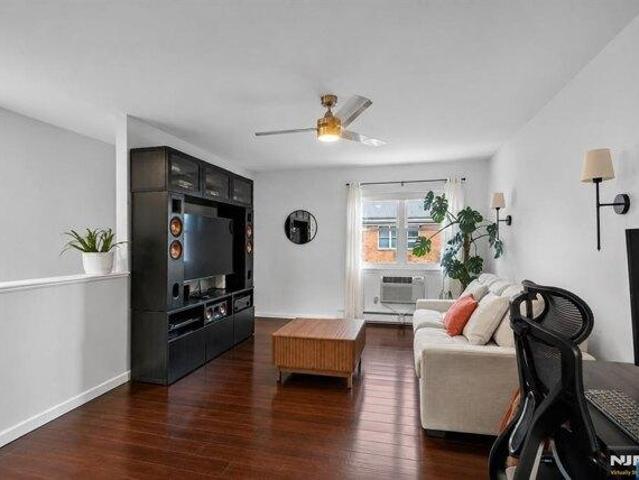condo with 2 bedroom, Belleville NJ ES105650653