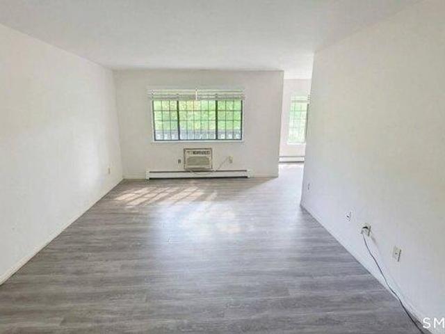 condo with 2 bedroom, Brookfield CT ES105552921
