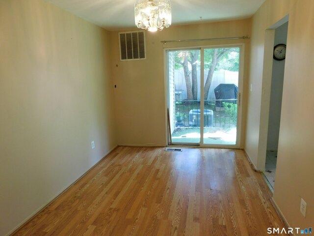 condo with 2 bedroom, Bridgeport CT ES105475919