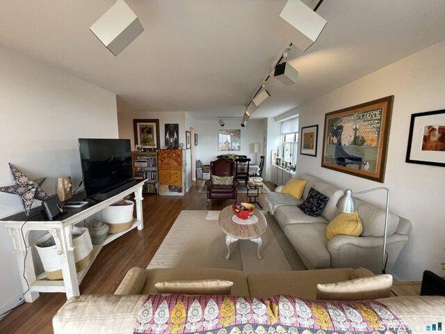 condo with 2 bedroom, Bridgeport CT ES105550233