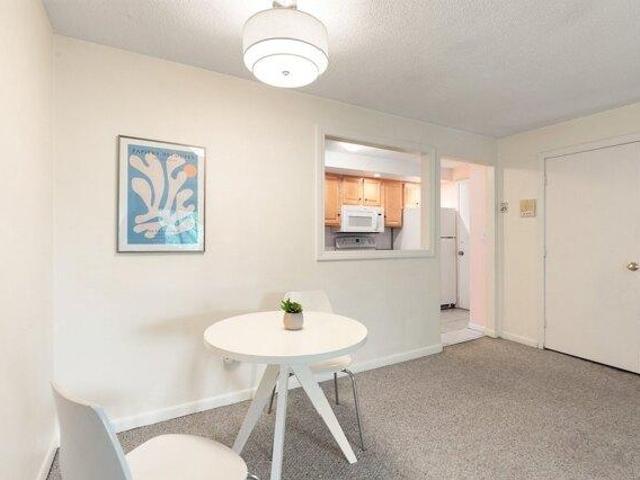 condo with 2 bedroom, Burlington MA ES105612702