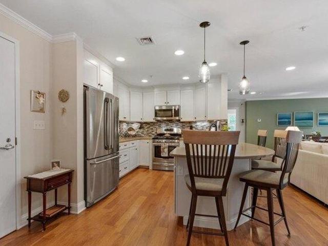 condo with 2 bedroom, Burlington MA ES105653113