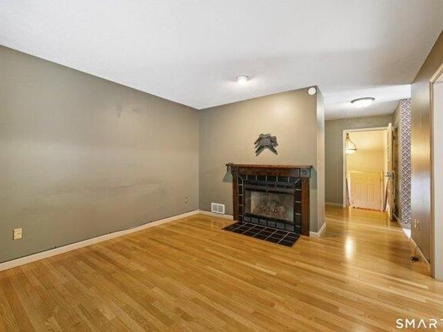condo with 2 bedroom, Cheshire CT ES104604828