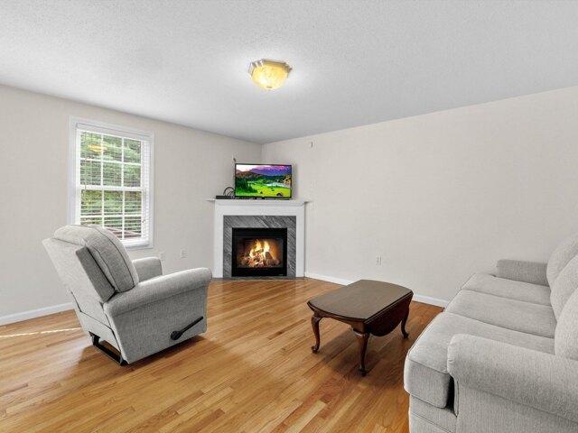 condo with 2 bedroom, Clinton MA ES105552638