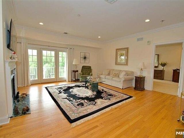 condo with 2 bedroom, Cresskill NJ ES105577663