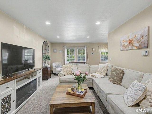 condo with 2 bedroom, Danbury CT ES105498282