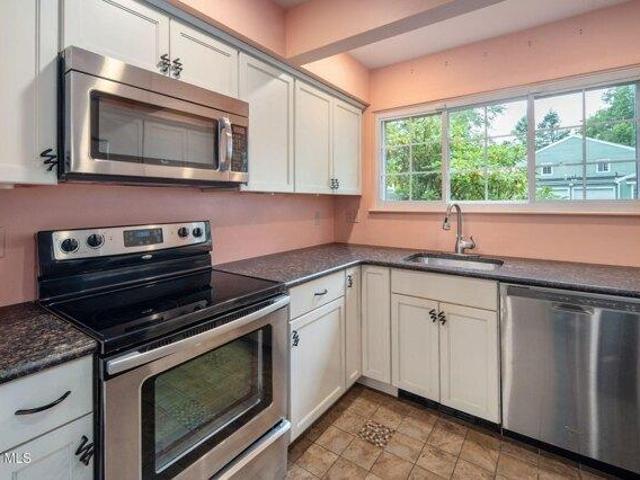 condo with 2 bedroom, Delmar NY ES105292258