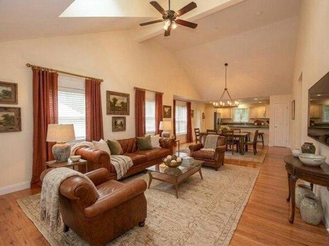 condo with 2 bedroom, Derry NH ES105418538