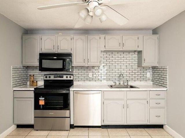 condo with 2 bedroom, Derry NH ES105419090