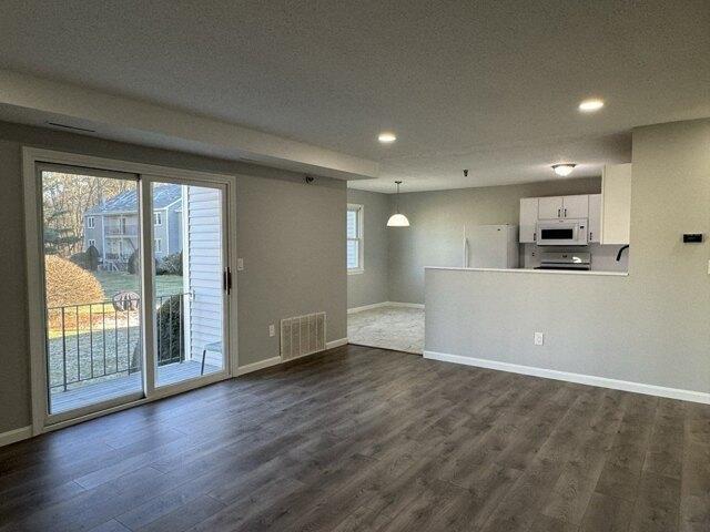 condo with 2 bedroom, Dracut MA DS104330992