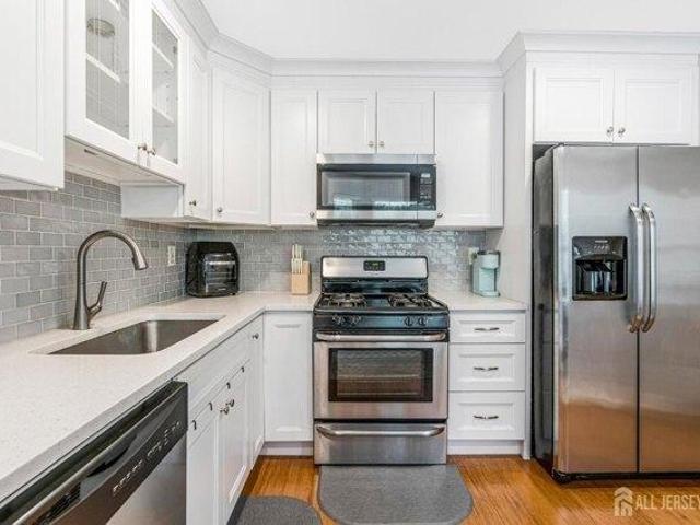 condo with 2 bedroom, East Brunswick NJ ES105293354