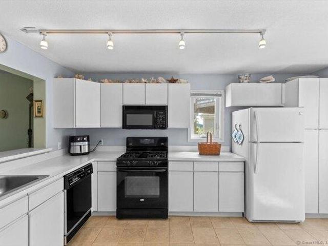 condo with 2 bedroom, East Haven CT ES105425869
