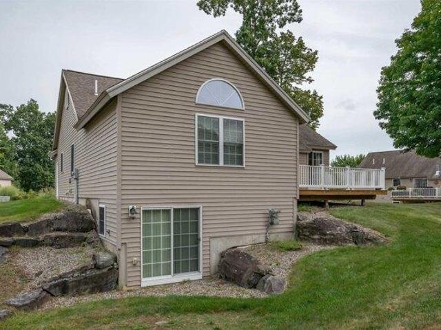 condo with 2 bedroom, East Kingston NH ES105364637