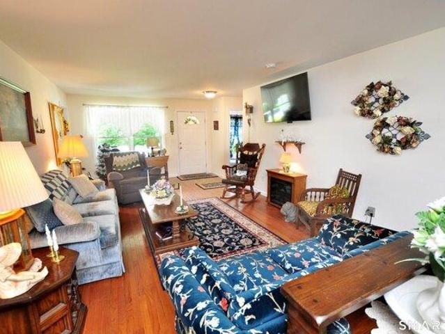 condo with 2 bedroom, East Windsor CT ES105535134