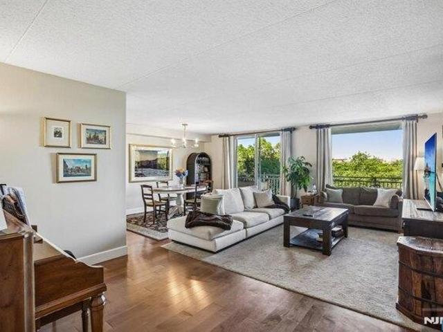 condo with 2 bedroom, Edgewater NJ ES105514625