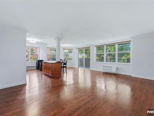condo with 2 bedroom, Edgewater NJ ES105614709
