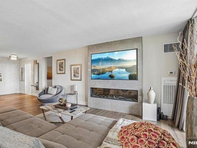 condo with 2 bedroom, Edgewater NJ ES105651598