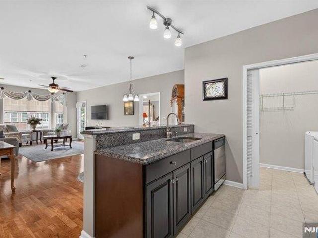 condo with 2 bedroom, Elmwood Park NJ ES105549972
