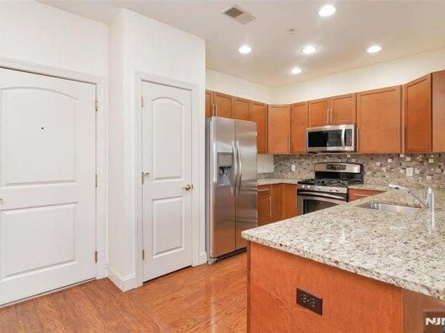 condo with 2 bedroom, Englewood NJ ES105561710